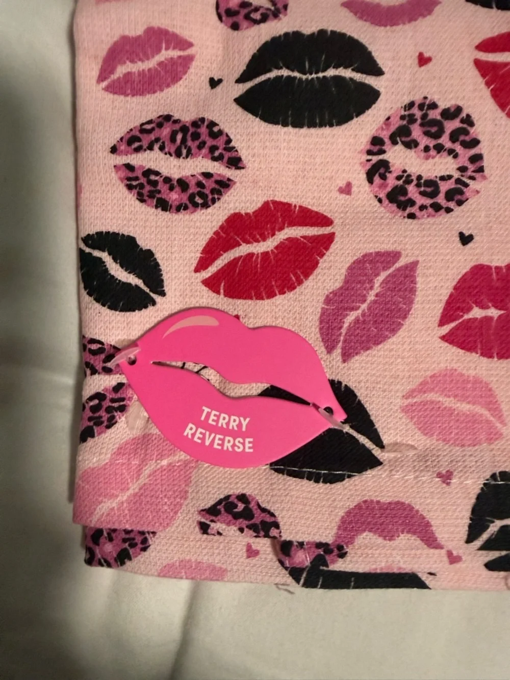 Betsy Johnson Pink Lip Print Kitchen Towel set of two! NWT